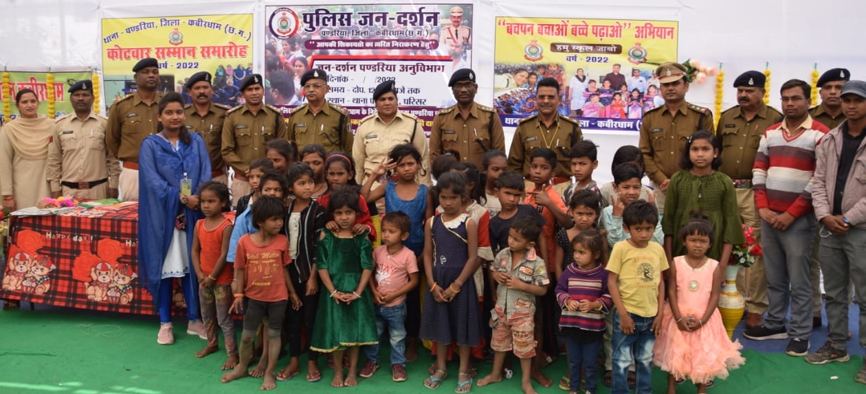 कवर्धा के पुलिस कप्तान उमेद सिंह ने सुनी जनता की समस्या...मौके पर ही कई मामलों  का निराकरण
